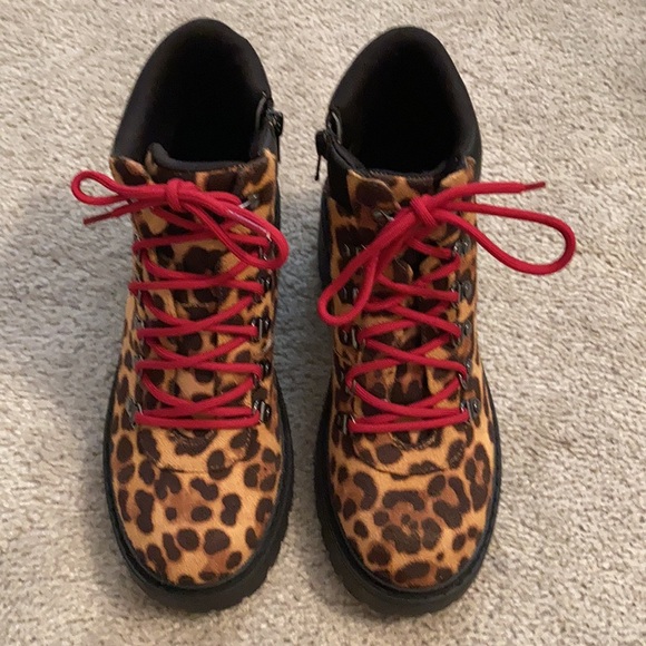 Sketchers Leopard Boots - Picture 2 of 5
